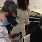 Etudiants avec casques de réalité virtuelle