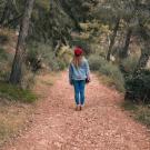 Photo d'une personne dans la forêt