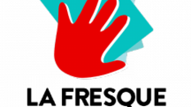 logo main rouge sur fond bleu 